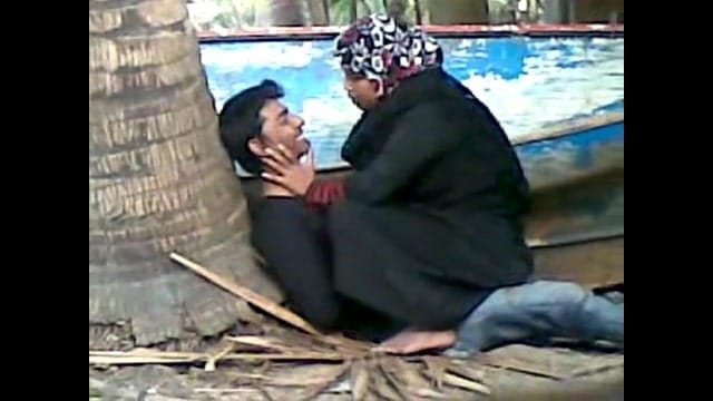 Desi aunty caught xnxx xxx xvideos fucking outdoor sex