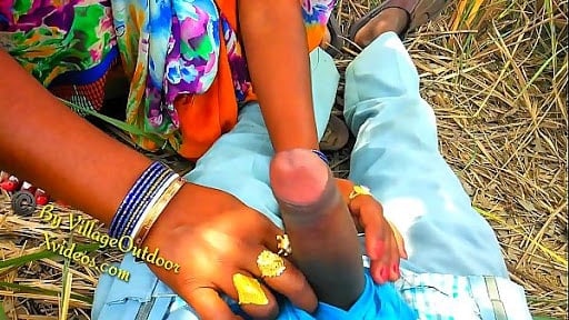 Indian desi girl in open field khet village outdoor fuck in jungle