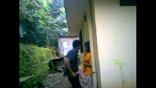 Desi college couple xxx secret sex in backyard