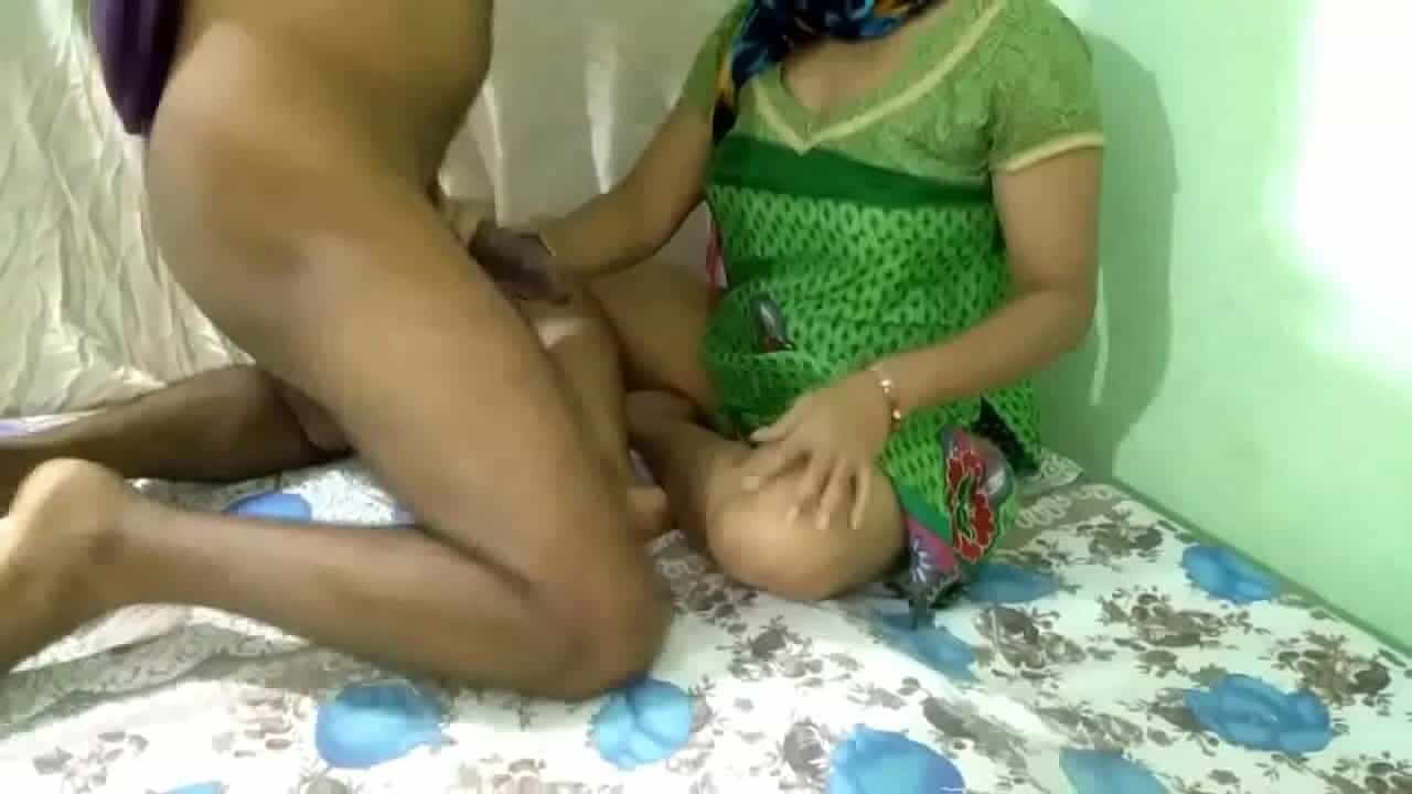 Indian xhamster18 mom caught daughter fucking stepfather photo