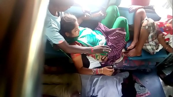 xnxx x vedio hindi couple public sex in train