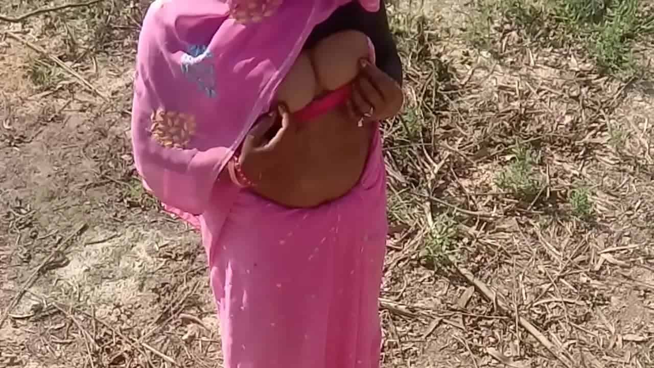 देहाती भाभी की सेक्सी चूत चुदाई खुले में भोजपुरी सेक्स वीडियो