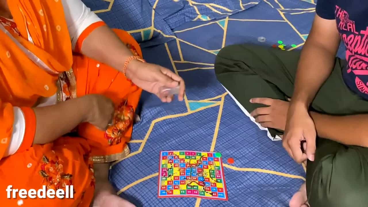 Hindi bf video bhabhi ke sath chudai khel ludo khelte khelte