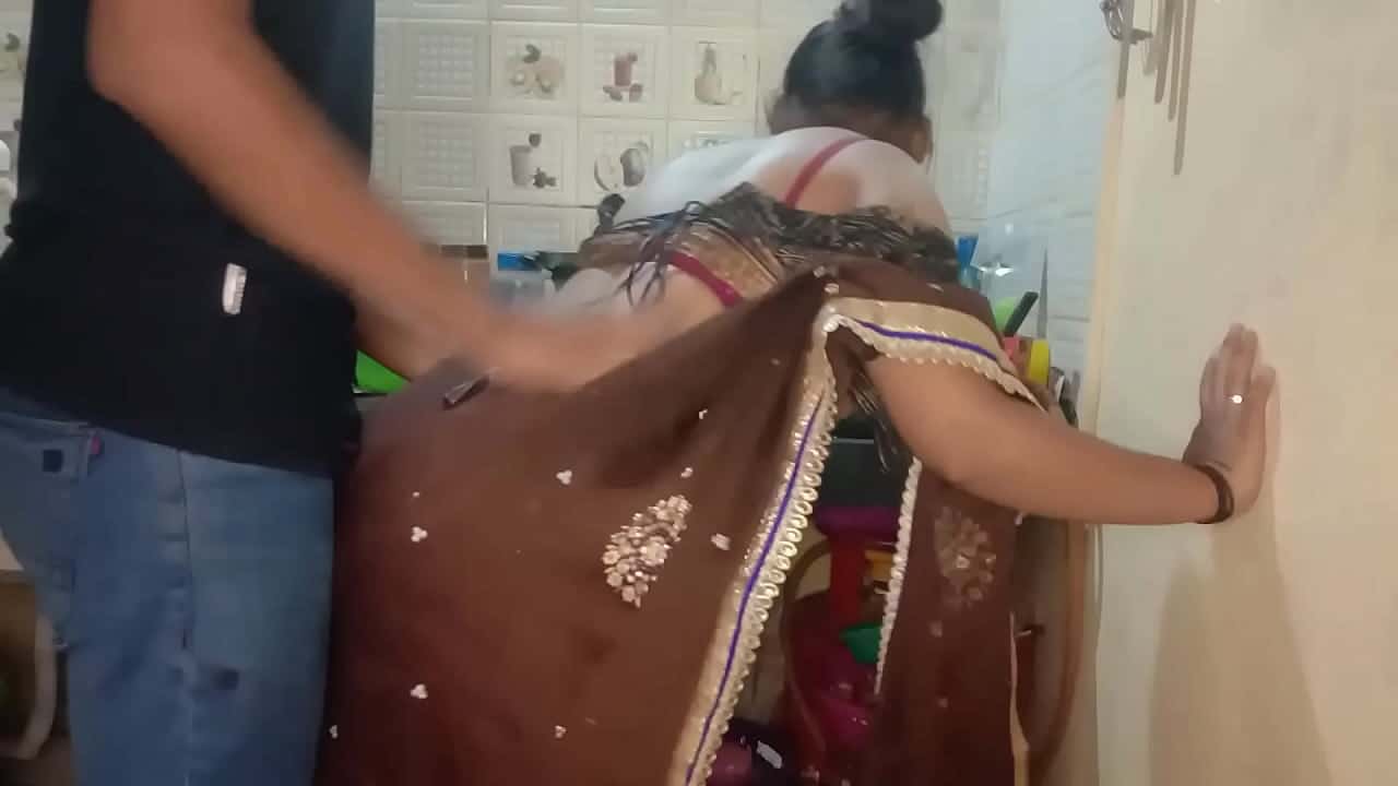 Desi chudai sali ko jija ne kitchen me choda