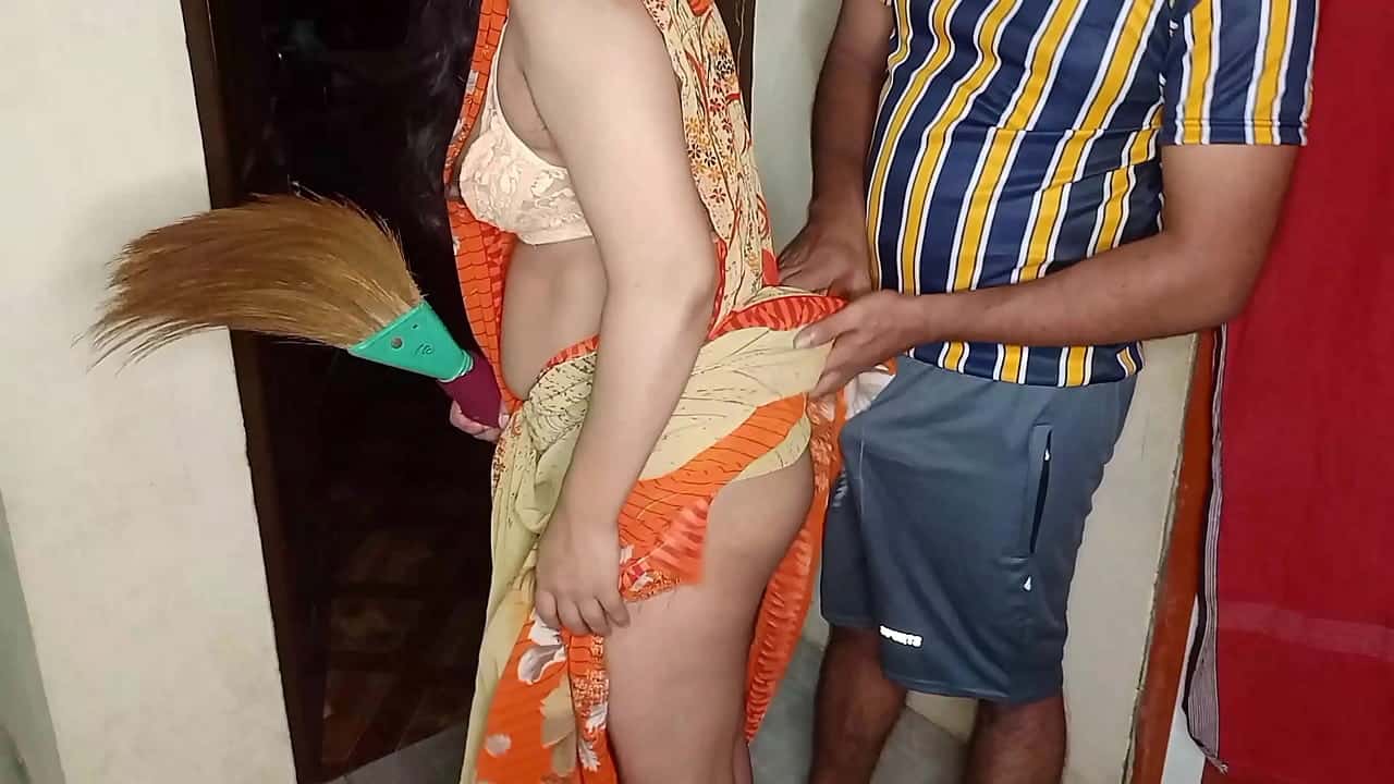 Mom Ki Chut - desi hot step mom - Indian Porn 365