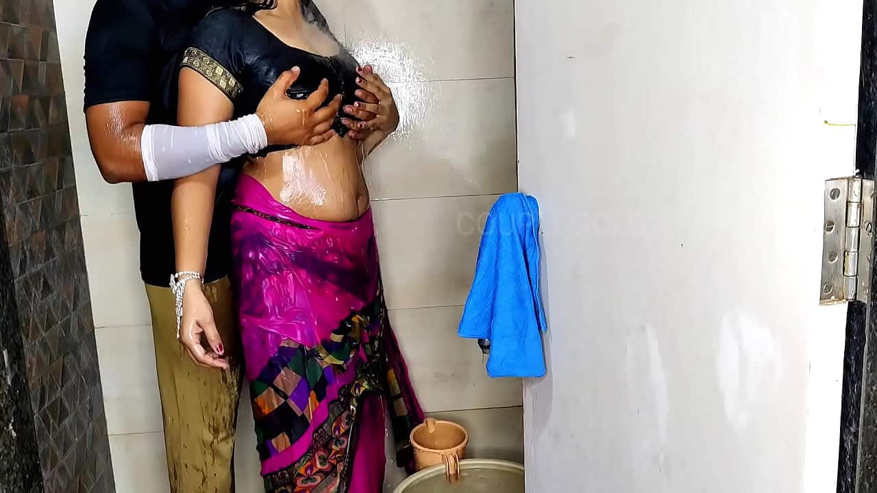 bathroom tamil wife saree porns