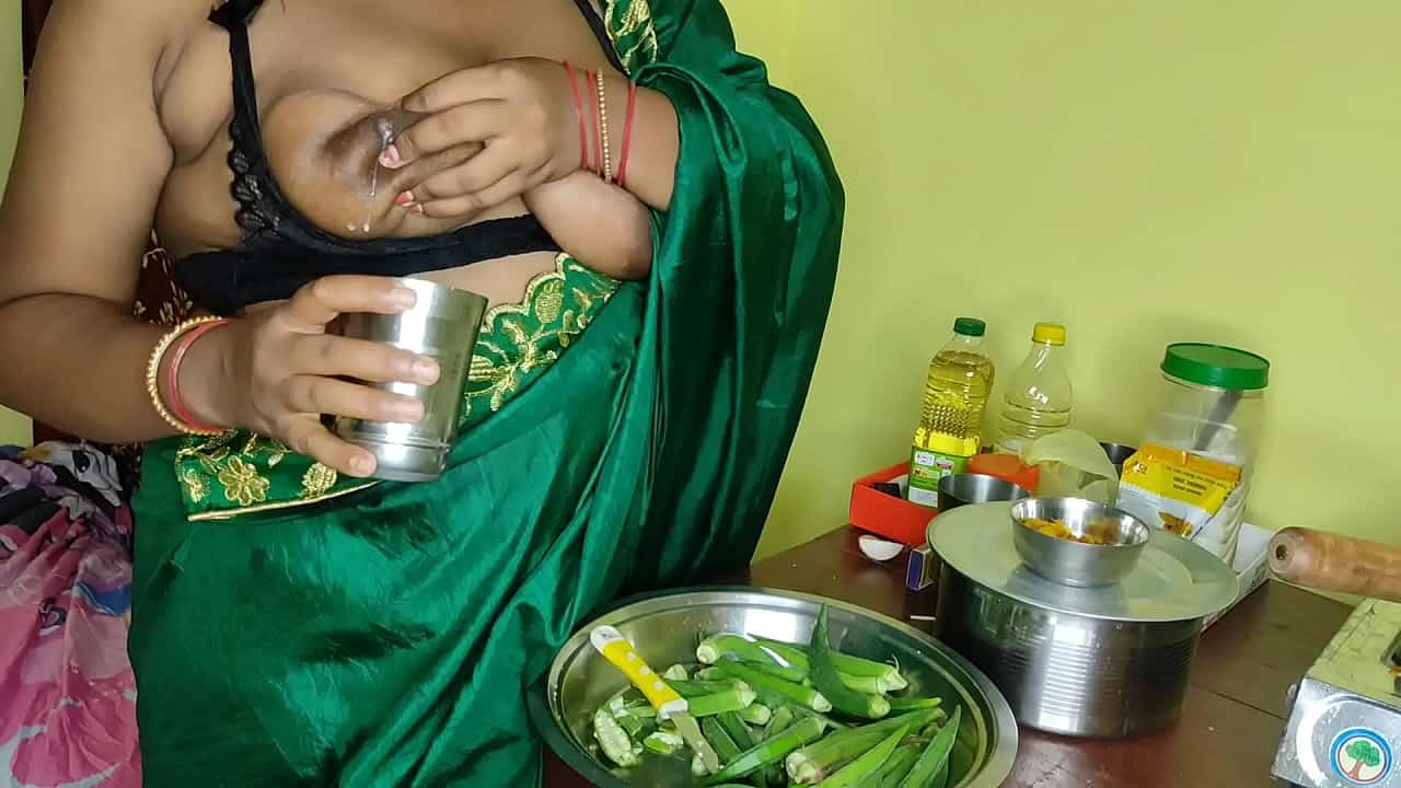 hindi bf milf aunty ne boss ko apna doodh pilakar chut chudai ki